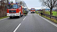 Ein Großaufgebot an Rettungskräften ist am Dienstagvormittag am Einsatzort.