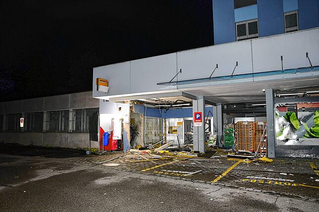 Hier in der Bahnhofsstraße in Dottikon wurde in der Nacht vom 10. auf den 11. Mai ein Bankautomat der Postfinance gesprengt.