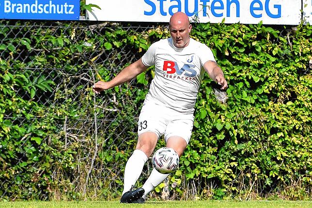 Debüt: Sogar Co-Trainer Michael Jauch half beim FC Erzingen aus.