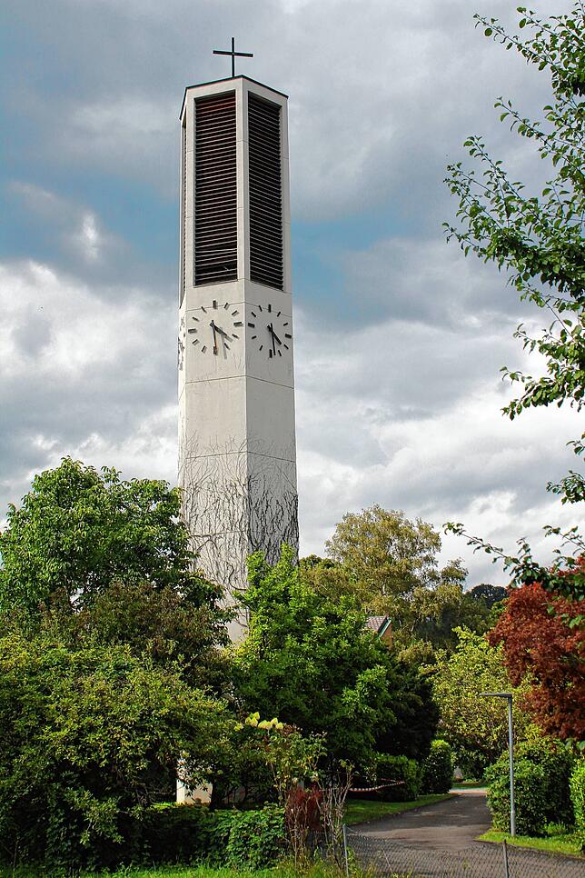 In der Mühlbachstraße befindet sich die evangelische Kirche. Im Zuge der Umstrukturierung werden künftig die Pfarrämter Stockach, ...