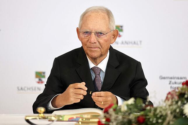 Wolfgang Schäuble, CDU, verbirgt seine badische Färbung beim Reden nicht.