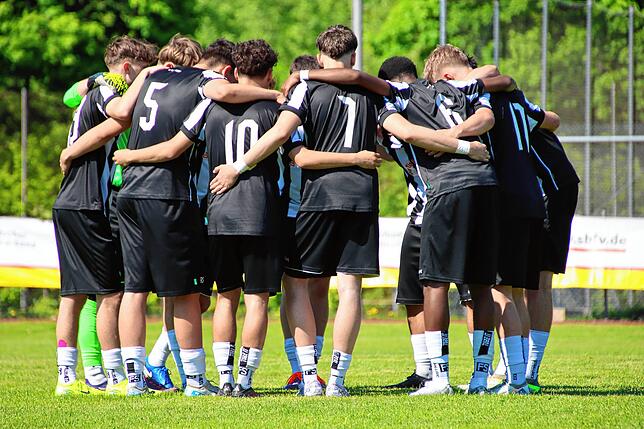 Bild 26: Triumph im SBFV-Pokal für die B-Jugend des FC 08 Villingen: Das sind unsere Bilder!