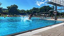 Bei heißen Sommertagen ist der Sprung ins Wasser genau das Richtige. Für Gäste des Engener Erlebnisbads ist das aktuell nicht möglich: ...