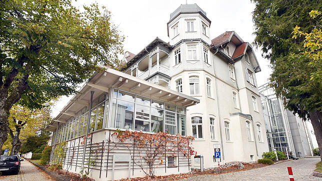 Die Michael-Balint-Klinik in Königsfeld soll geschlossen werden. Landtagsabgeordneter Karl Rombach sitzt sich dafür ein, dass die Klinik ...