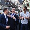 Oliver Gortat ist zum neuen Bürgermeister in Sipplingen gewählt worden. Mit ihm freut sich sein Partner Patrick Pittelkow (links). Bild: ...