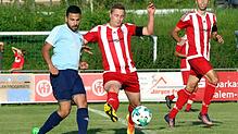Als bestplatzierter Aufsteiger startet der FC Uhldingen (in der Mitte Robin Scheitler) auf Platz acht in die Rückrunde. Noch mehr auf ...