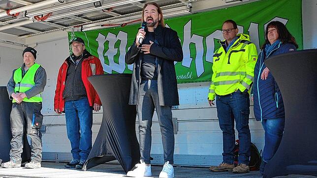 Bei der Kundgebung des BLHV am Mittwoch vor der Brauerei Waldhaus auf dem Podium (von links): Gabriel Anderhuber, Oswald Tröndle, Dieter ...
