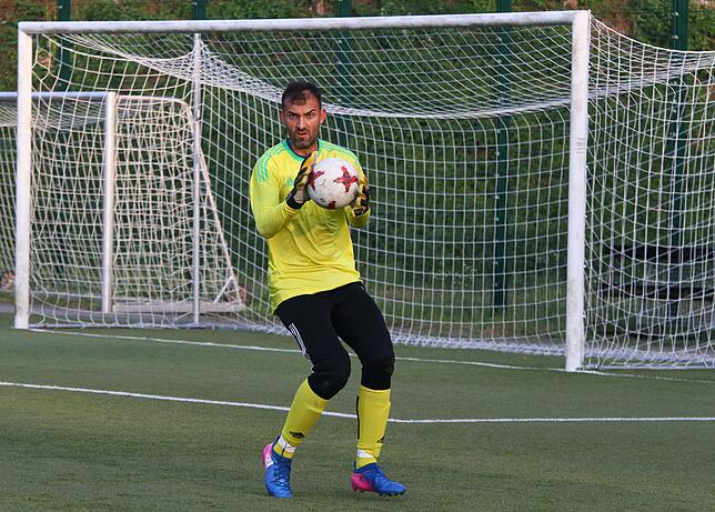 Hinterlässt Lücke: Händeringend sucht die Spvgg. Brennet-Öflingen einen Nachfolger für Torwart Elvis Gojak, der im Sommer zum SV 08 ...