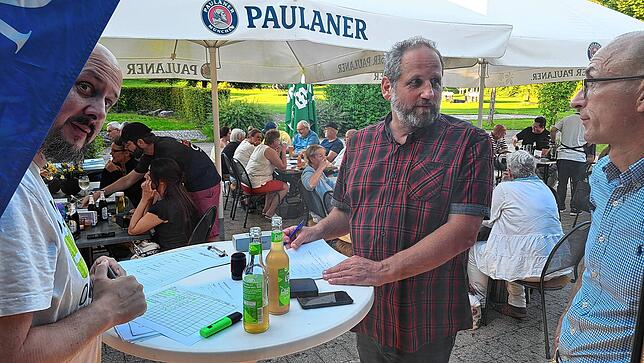 Bild 12: Die Köpfe rauchen bei der dritten SÜDKURIER-Quiznacht in bad Säckingen - das sind die Bilder