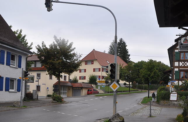 Es ist zu erwarten, dass bei der umfänglichen Sanierung der Straße im kommenden Jahr die eine und andere Hinterlassenschaft der Kapelle ...