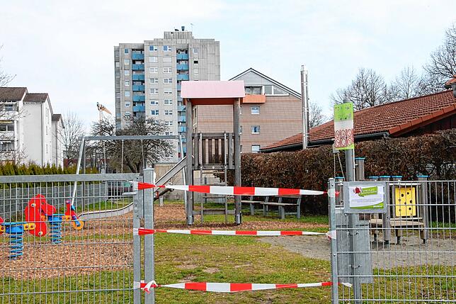 Die Stadt sperrt die Spielplätze vorsichtshalber ab, hier der Platz an der Vogtgasse.