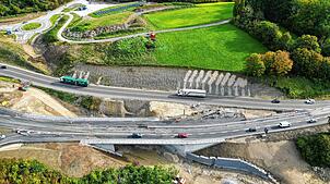 Die neue Brücke an der B31 über die Rengoldshauser Straße in Überlingen ist eröffnet, die Ersatzstraße kann zurückgebaut und die ...