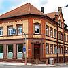 Seit der Schließung des Treffmarktes im Juli 2019 steht das Haus Just in der Ortsmitte von Königsfeld leer. Das könnte sich bald ändern.