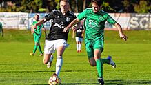 Alexander Deahne (rechts) trifft am Wochenende mit dem TSV Aach-Linz auf Leo Endres vom FC Hilzingen.