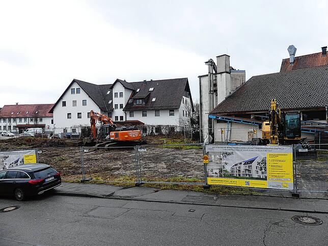 Früher stand hier das ehemalige Gasthaus „Traube“. Bis 2025 sollen hier überwiegend Familien wohnen können.