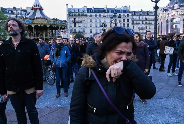 Bild 13: Notre-Dame in Flammen: Bewegende Bilder aus Paris