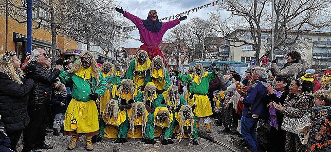Bild 18: Der Montagsumzug in Bad Dürrheim setzt den gutgelaunten Punkt unter die diesjährige Fasnet &ndash; Teil 2