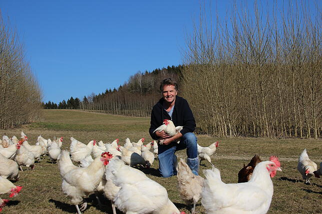 Insgesamt 140.000 Eier pro Tag laufen bei Christoph Hönig über die neue Verpackungsmaschine. Davon stammen 70 Prozent aus Bio- und ...