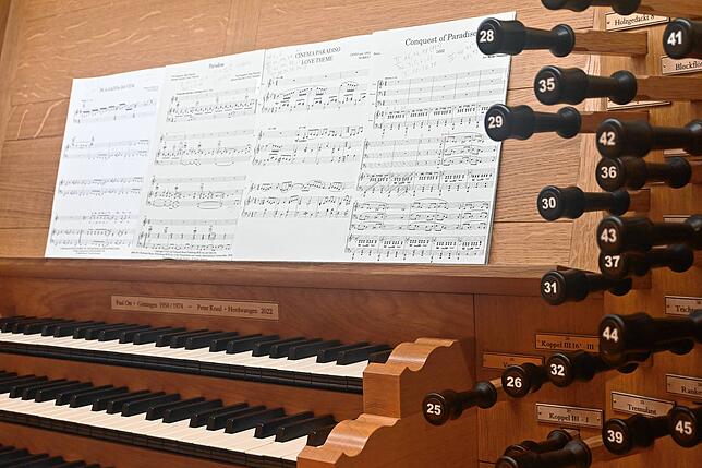 Für die Konzertreihe „Colours of Paradise“ probt Jürgens derzeit einige Stücke, die musikalisch vom Paradies handeln.