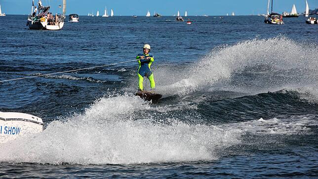 Bild 13: Konstanzer Seenachtfest 2022: Ein Highlight des Tages ist die Wasserski-Show