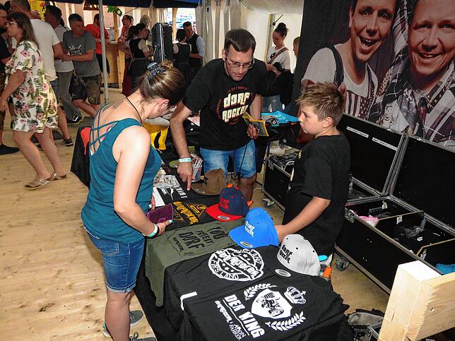 Bild 16: Dorfrocker rocken Festzelt in Leipferdingen