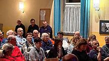 Interessierte Bürgerinnen und Bürger bringen sich in die anschließende Fragestunde ein. Bilder: Marie-Christin Spitznagel