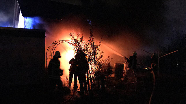 Am Montagabend wurde die Feuerwehr Markdorf wegen eines Brandes in einem Wohnhaus in der Straße zum Burgstall alarmiert.