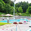 Das Freibad Stockach hat in diesem Jahr wegen Corona erst im Juni aufgemacht &ndash; mit Absperrungen und Einbahnwegen wie schon im ...