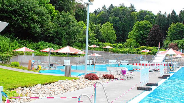 Das Freibad Stockach hat in diesem Jahr wegen Corona erst im Juni aufgemacht &ndash; mit Absperrungen und Einbahnwegen wie schon im ...