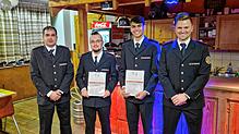 Erfreulich: Luka Kempf und Elias Thanathethu (Mitte von links) wurden zu Feuerwehrmännern befördert. Rechts Kommandant Kevin Trüby, ...
