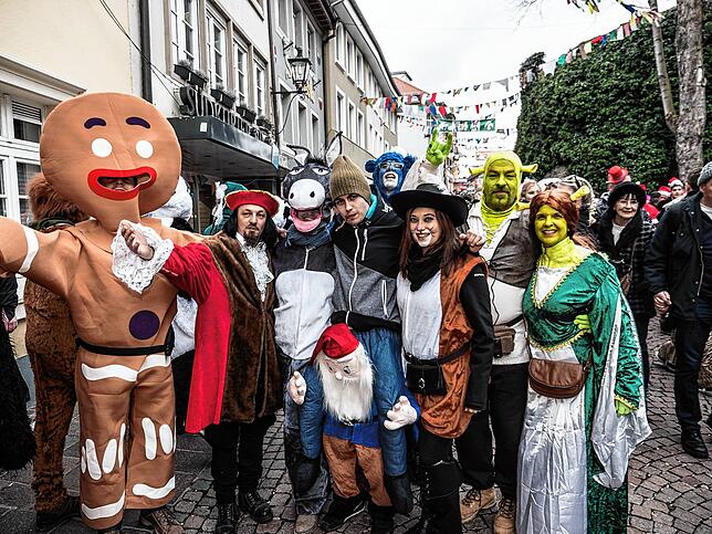 Diese Narren stellen die Figuren aus dem Film &bdquo;Shrek&ldquo; dar.