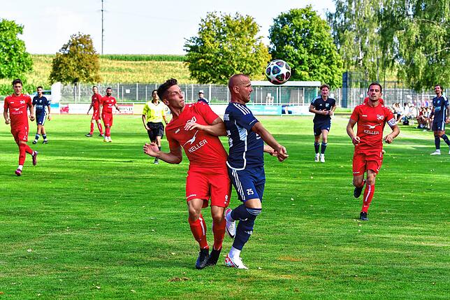 Bild 8: SV Jestetten müht sich zu einem 2:0 gegen Aufsteiger SV Blau-Weiß Murg &ndash; und wir haben Bilder!