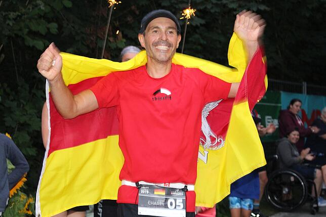 Geschafft ! Zieleinlauf mit der Badischen Fahne.