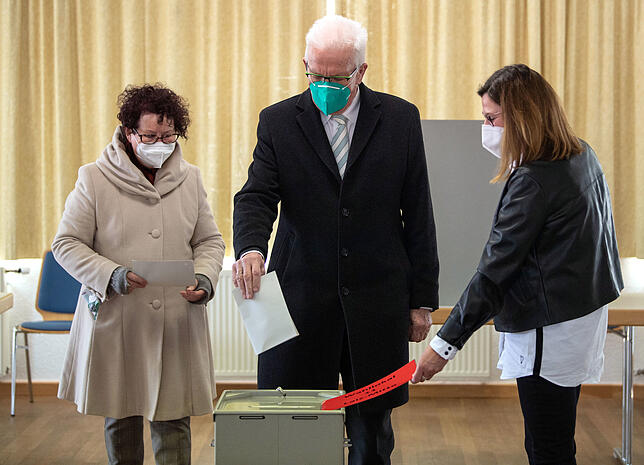 Winfried Kretschmann und seine Frau Gerlinde (links).