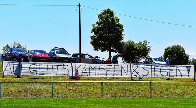 Bild 2: SG Höchenschwand/Häusern steigt nach 4:0 gegen FC Erzingen II auf &ndash; und wir haben Bilder!