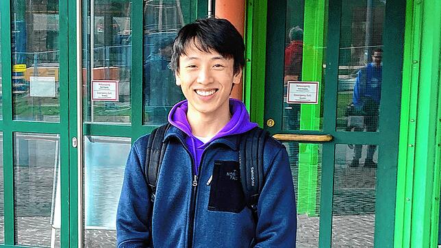 Zibo Gao aus der ZG1 kam zusammen mit drei anderen Schülern auf den ersten Platz im Einzelwettbewerb &ndash; von insgesamt 181 ...