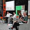 Harald F. Müller, Christiane Mayer-Stoll, Tina Braegger und Georg Imdahl (von links) diskutieren im Atelier Stratozero in Singen über ...
