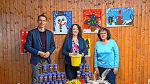 Freuen sich über den Erfolg: Bürgermeister Christian Wörpel, Julia Dold vom Gemeindemarketing und Kindergartenleiterin Gabriele Hirt. ...