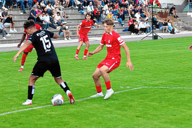 Bild 34: U19 des SC Freiburg gewinnt Test in Eggingen gegen den SV Schaffhausen mit 4:1 – wir haben Fotos!