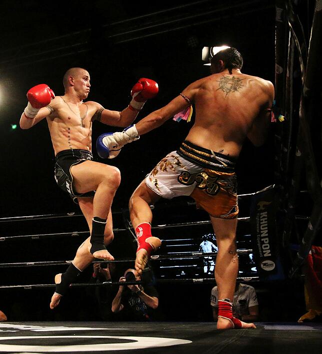 Sebastian Harms-Mendez (links) verteidigt auf der 5. Bodensee Fightnight am 24. März in Mühlhofen den WBC Europameistertitel.