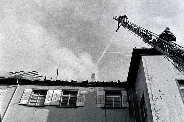 Bild 12: Gedächtnis der Region: Bilder vom Großbrand des Stockacher Polizeireviers 1992 und dem Umbau
