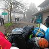 In aller Frühe: Teilabzug der ukrainischen Flüchtlinge aus der Mettnauhalle. 100 Kriegsflüchtlinge aus der Ukraine werden in die ...