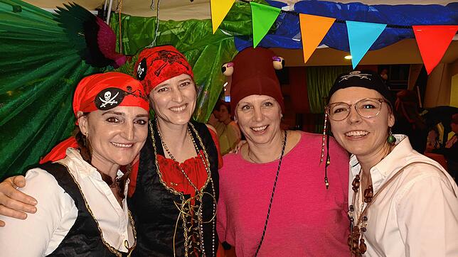 Bild 16: Waldshut: Frauen feiern ausgelassen bei der unvergesslichen Frauenfasnacht – Bilder hier!
