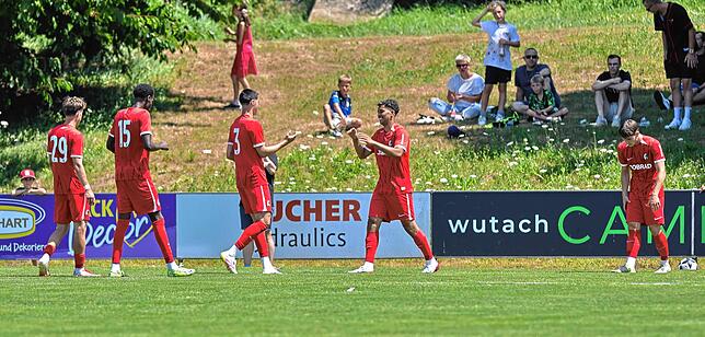 Bild 2: SC Freiburg II gewinnt Test beim FC Erzingen gegen den FC Zürich II mit 6:3 – wir haben Fotos!