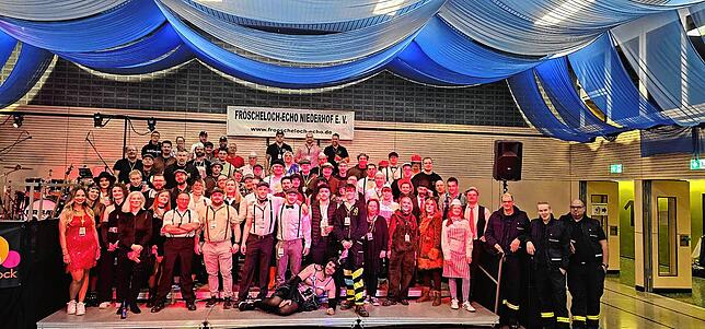 Zum großen Team, das den Fröscheball in Niederhof organisiert, gehören auch drei Rettungssanitäter. Zwei davon waren am Samstag als ...