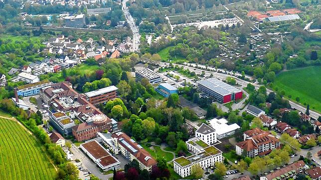 Corona beschäftigt das Personal des Singener Krankenhauses in mehrerer Hinsicht. Die Betreuung der Covid-19-Patienten ist intensiv, ...