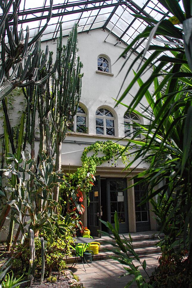 Historisches Ensemble: Das Gärtnerhaus und das Palmenhaus.
