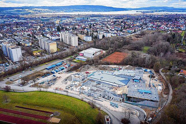 Bild 1: Das Schwaketenbad wird nicht wie geplant im Herbst eröffnen können, außerdem werden die Baukosten noch einmal steigen