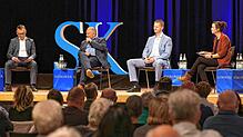 Die OB Kandidaten Martin Staab und Simon Gröger (2.und 3.v.l.) sowie die SÜDKURIER-Redakteure Georg Becker und Anna-Maria Schneider im ...