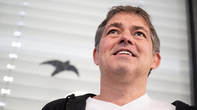 Michael Ballweg, Gründer der „Querdenken„-Bewegung“, zeigt sich erleichtert.